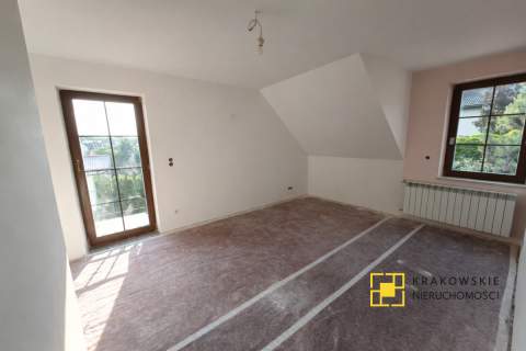 PRZESTRONNY DOM Z POTENCJAŁEM 260M2 W PYCHOWICACH