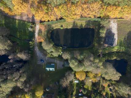 Urokliwe łowisko wędkarskie z domkiem 