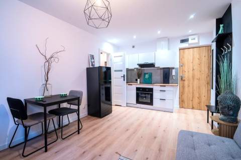 ŚWIEŻO PO REMONCIE OD ARCHITEKTA-M.MIEJSKIE-BALKON