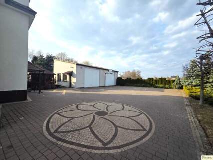 Duży potencjał inwestycyjny. Budynek 264 m2 działka 14 arów -...