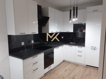 Apartament z ogrodem/ miejsce postojowe/ NOWE 