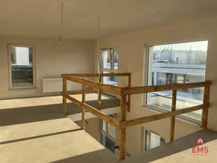 Apartament z antresolą i tarasem na dachu .