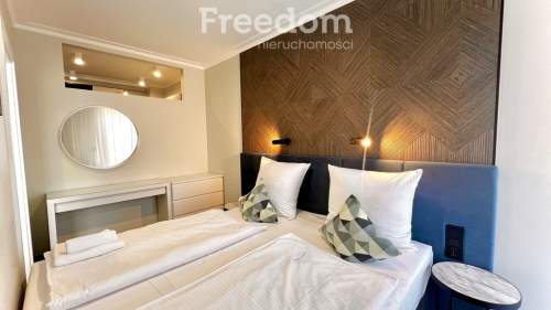 Apartament w Apart Park Albus miejsce parkingowe.