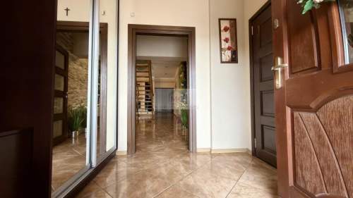 Dom wolnostojący 266m2, działka 24a, garaże, 7pokoi, Obórki