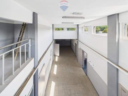 Biuro 39,2 m z windą i parkingiem   Rybnik