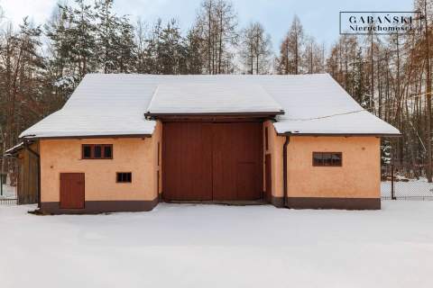 WYREMONTOWANY DOM Z PRYWATNYM LASEM NAD ZALEWEM