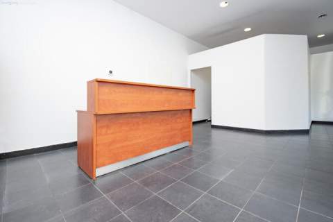 Lokal handlowo- usługowy, witryna, parking. Płaszów