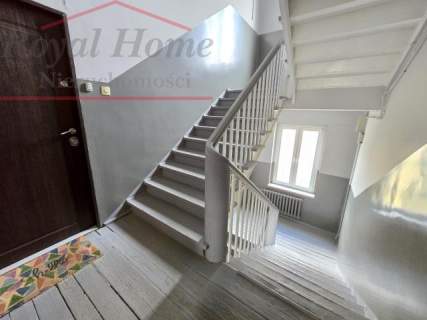 Przestronne, w pełnym rozkładzie 1 pok, loggia.
