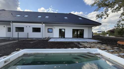 Dom premium z ogrodem i basenem.