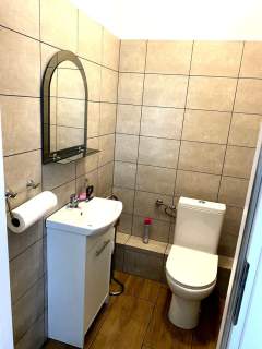 OBIEKT KOMERCYJNY Z PLACEM MANEWROWYM I ZAPLECZEM SANITARNYM,...