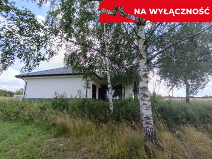 Nowy dom parterowy z antresolą.