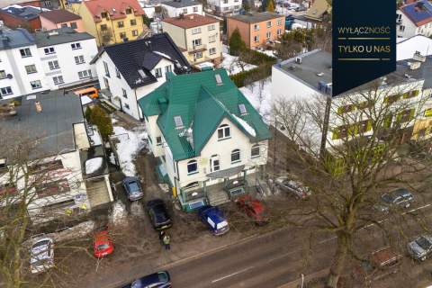 Budynek usługowy - 5 lokali, centrum Sierakowic.