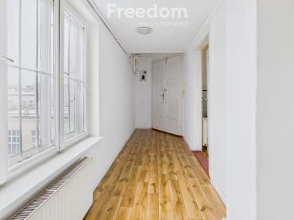Prestiż bez hałasu. 60m , balkon, CO miejskie.