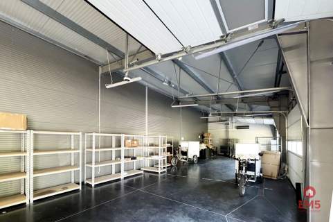 Hala z zapleczem biurowo-socjalnym, 570 m2