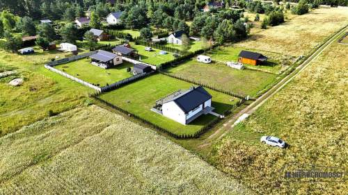 Nowy domek letniskowy nad jeziorem Dołgie.