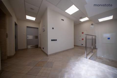 Lokal użytkowy 3 kondygnacje Parking Winda