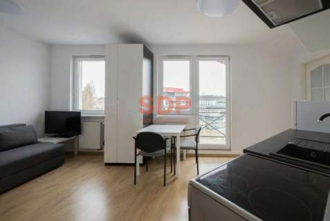 2 pokoje, balkon, winda