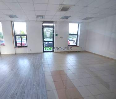 Przestronny lokal przy metrze
