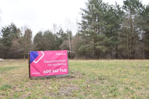 Piękna działka wsród zieleni lasów.