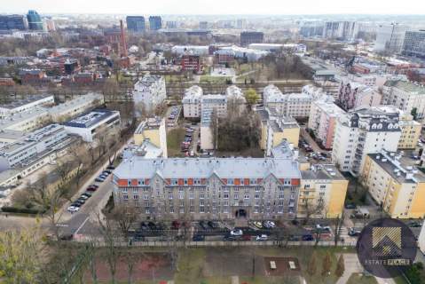Kawalerka w kamienicy antresola 3 m wysokości