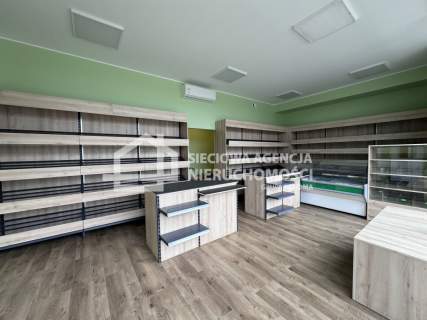 Wykończony na parterze z witryną Wiczlino Ogród