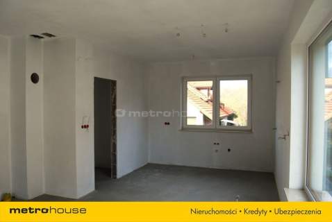 Dom z poddaszem, garaż, taras, ogródek,