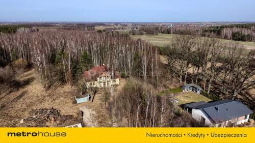 Dworek z potencjałem na dużej działce w Modlicy