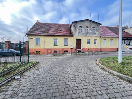 Centrum Wschowy. Lokal z garażami i ogrodem