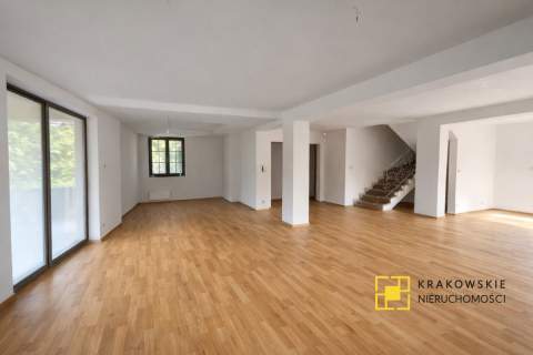 PRZESTRONNY DOM Z POTENCJAŁEM 260M2 W PYCHOWICACH