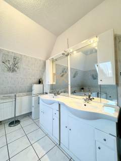 Wolnostojący / 3 kondygnacje/ 316 m2