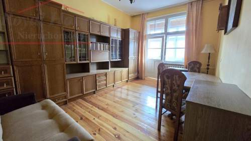 Przestronne, w pełnym rozkładzie 1 pok, loggia.