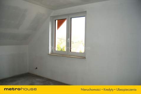 Dom z poddaszem, garaż, taras, ogródek,
