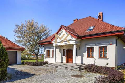 Dom wolnostojący, 173m2, 6 pokoi, garaż