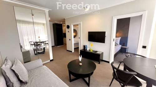 Apartament w Apart Park Albus miejsce parkingowe.