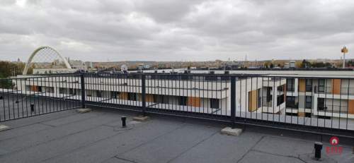 Apartament z antresolą i tarasem na dachu .