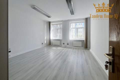 Do wynajęcia 20m2 biura w kamienicy na Powiślu w budynku z windą