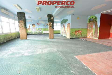 Lokal pow. 159,43 m2, Podkarczówka
