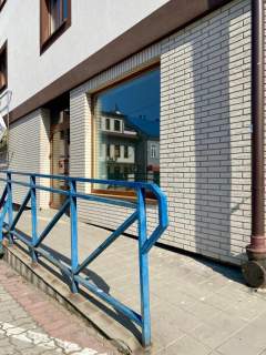 Lokal usługowy w centrum miasta z parkingiem