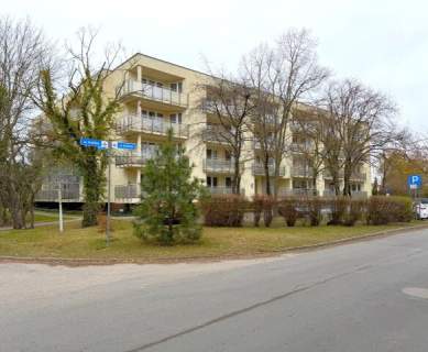 3 pok. mieszkanie z balkonem, windą, można kupić garaż.