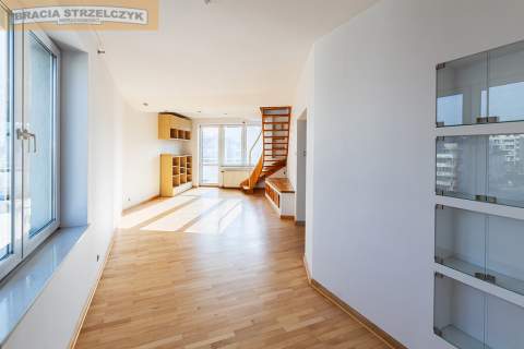 Dwupoziomowe mieszkanie 121,25 m2, Bemowo.