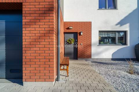 Piękny gotowy dom blisko Wrocławia / Garaż / Ogród
