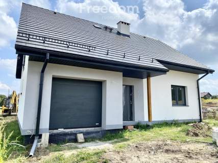 Dom piętrowy z garażem