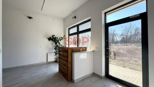 Lokal 54,55 m2 z witryną od ulicy