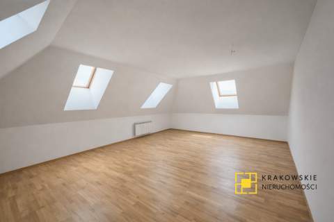PRZESTRONNY DOM Z POTENCJAŁEM 260M2 W PYCHOWICACH