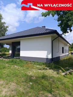 Nowy dom parterowy z antresolą.