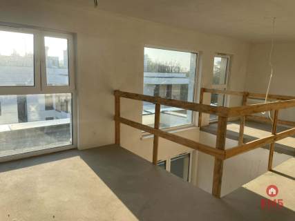 Apartament z antresolą i tarasem na dachu .
