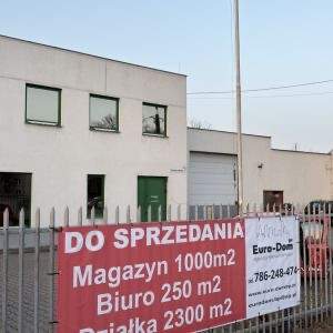 Magazyn z biurem przy trasie w Błoniu