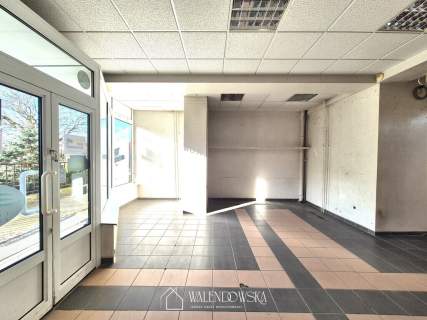 Na sprzedaż lokal usługowy   80 m magazyn 28 m 