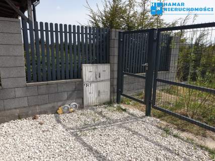 Kształtna i nasłoneczniona działka z mediami 