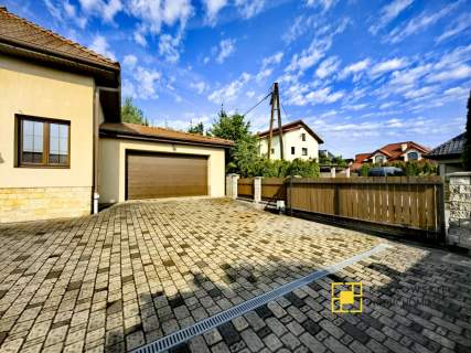 PRZESTRONNY DOM Z POTENCJAŁEM 260M2 W PYCHOWICACH